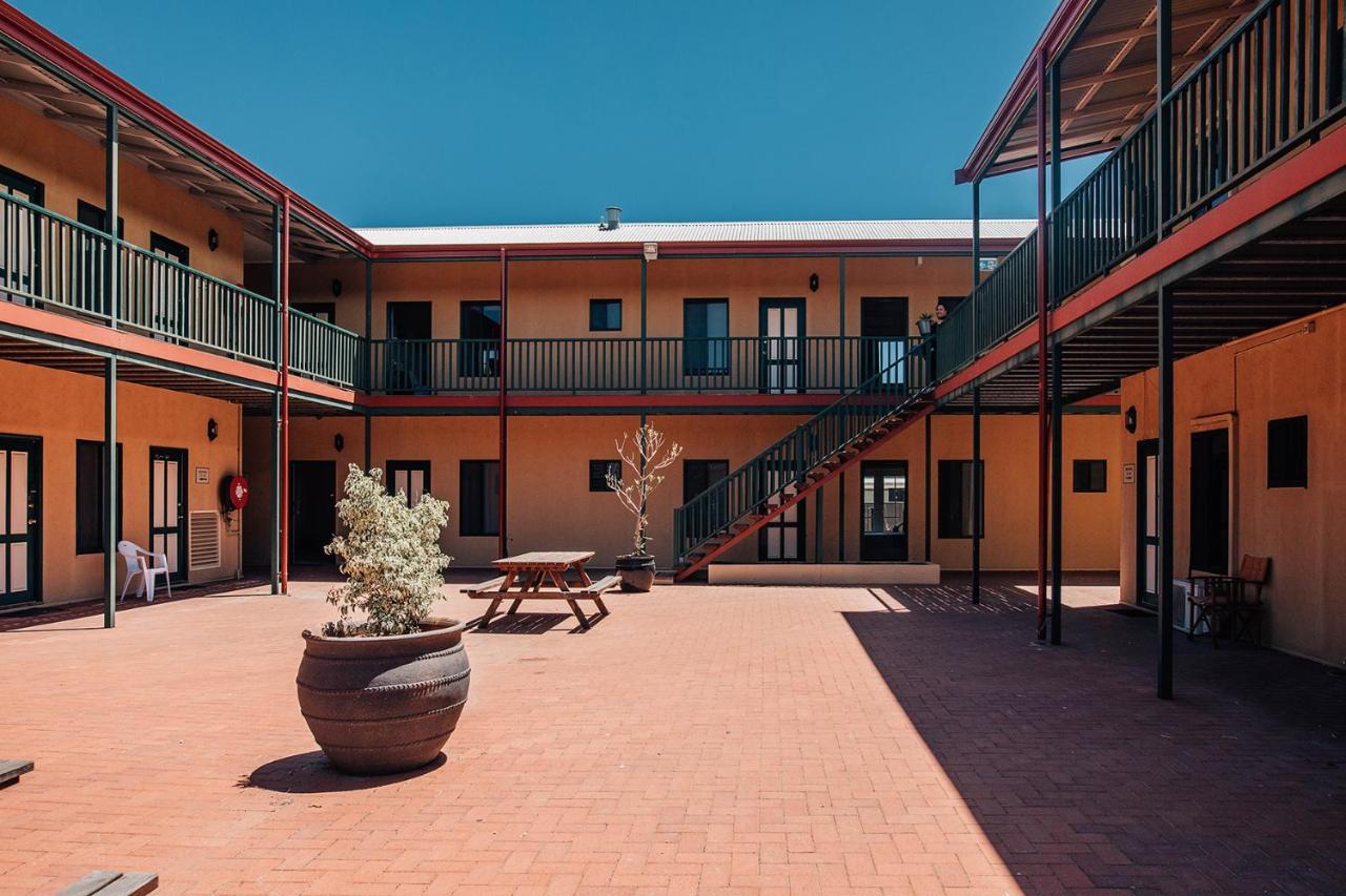 Settlers Hotel York Extérieur photo