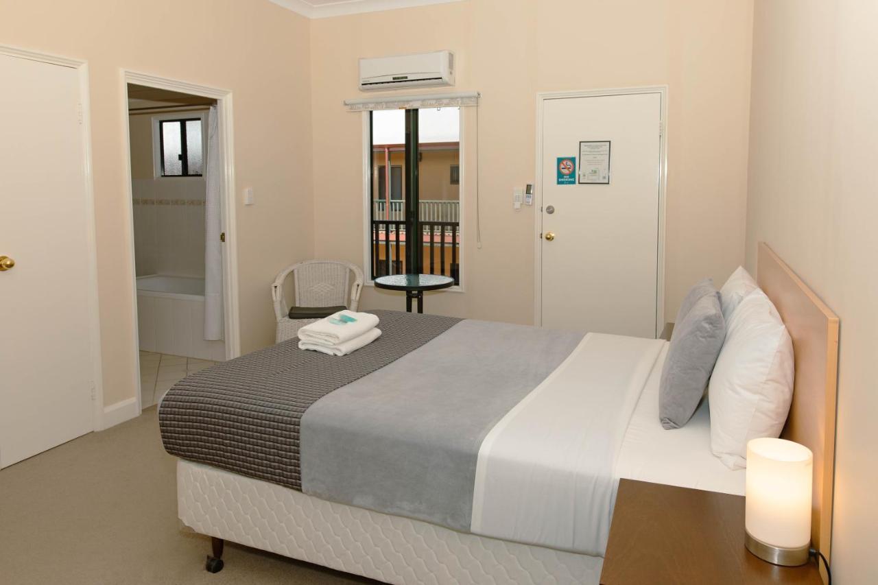 Settlers Hotel York Extérieur photo