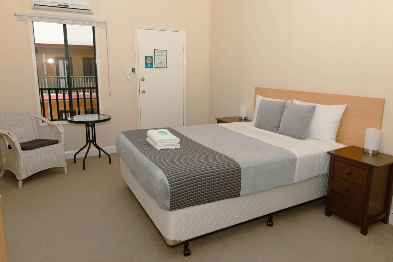 Settlers Hotel York Extérieur photo
