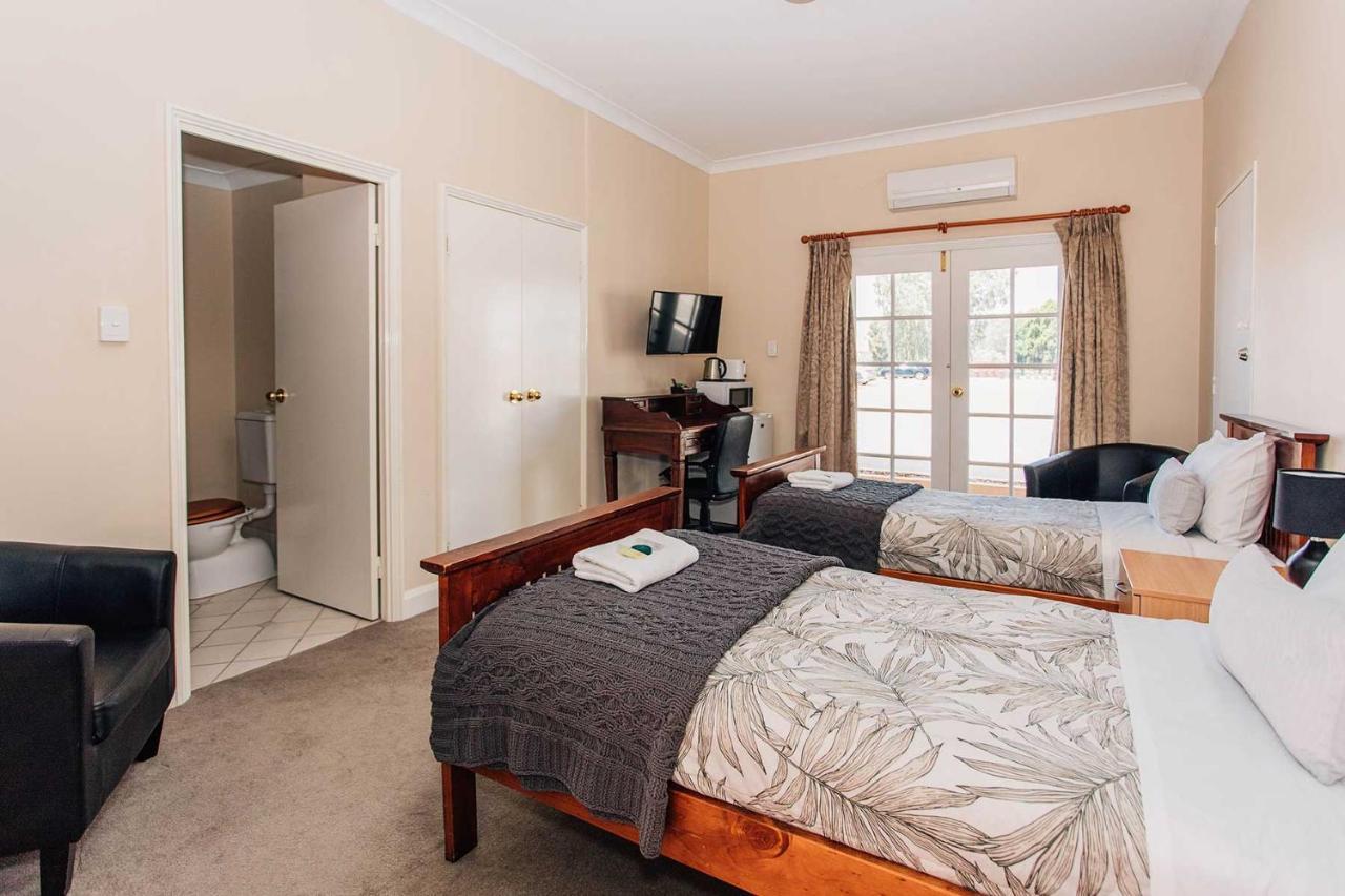 Settlers Hotel York Extérieur photo