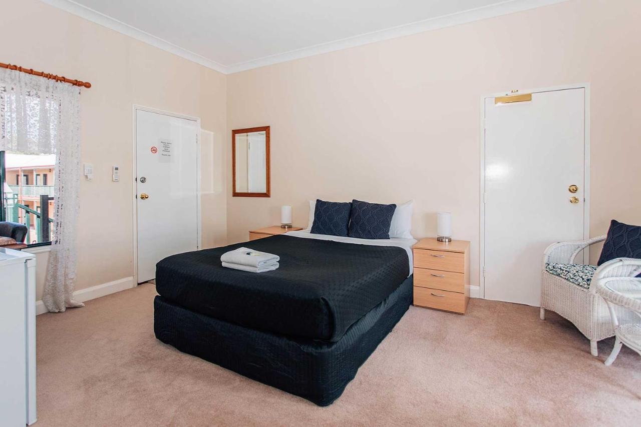 Settlers Hotel York Extérieur photo