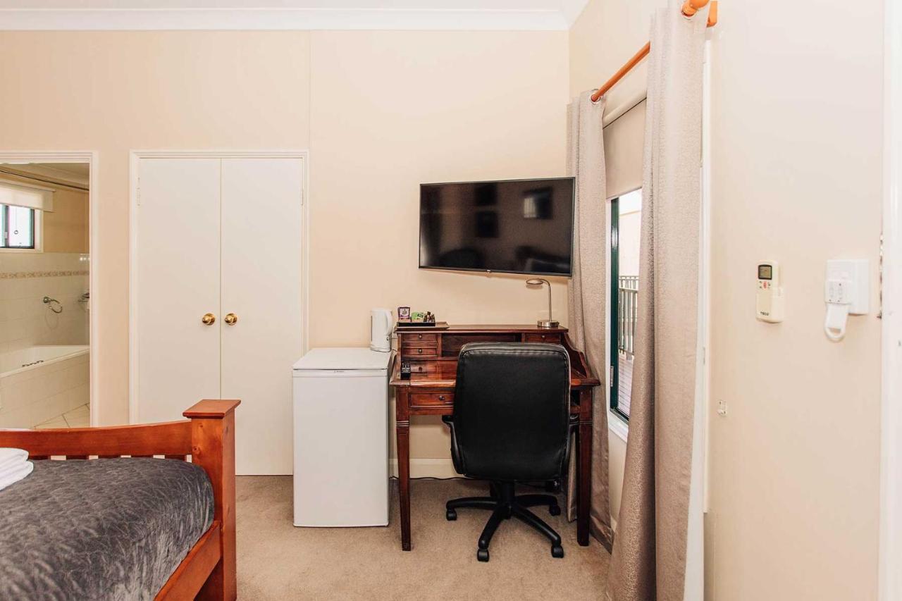 Settlers Hotel York Extérieur photo