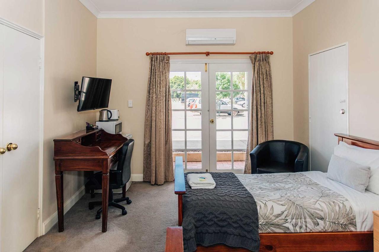 Settlers Hotel York Extérieur photo